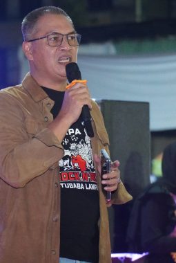Papa Rock n Roll Tubaba, Panggung Seni dan Aksi Peduli
